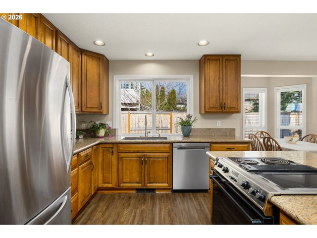 2366 Ne LINDSEY Dr, Hillsboro, OR 97124