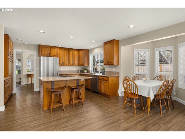 2366 Ne LINDSEY Dr, Hillsboro, OR 97124