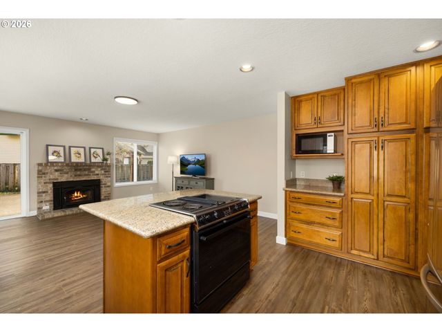 2366 Ne LINDSEY Dr, Hillsboro, OR 97124