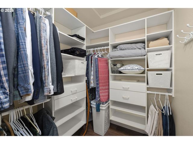 2366 Ne LINDSEY Dr, Hillsboro, OR 97124