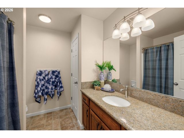 2366 Ne LINDSEY Dr, Hillsboro, OR 97124