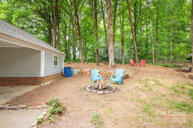 901 Winter Wood Drive, Matthews, NC 28105