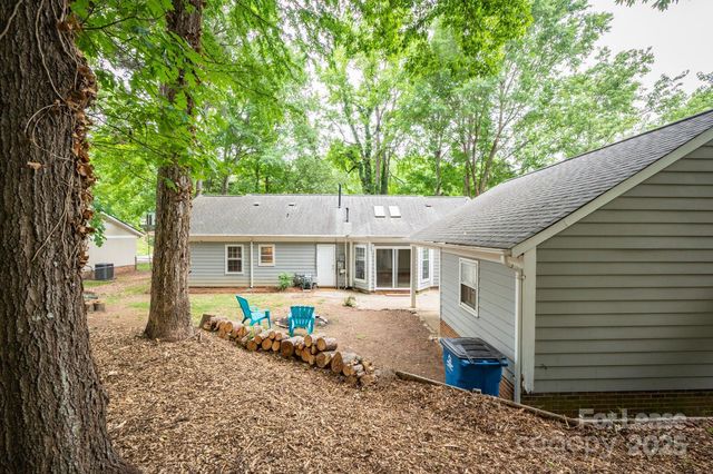 901 Winter Wood Drive, Matthews, NC 28105