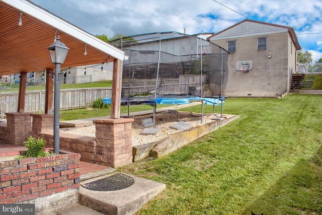 1550 MULBERRY ST W, Coal Township, PA 17866