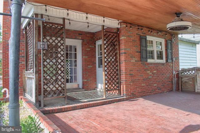 1550 MULBERRY ST W, Coal Township, PA 17866