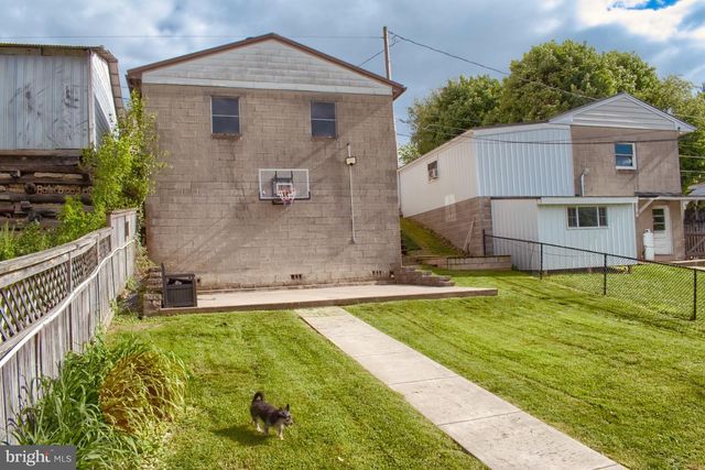 1550 MULBERRY ST W, Coal Township, PA 17866