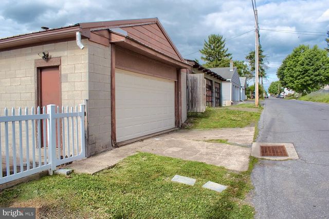 1550 MULBERRY ST W, Coal Township, PA 17866