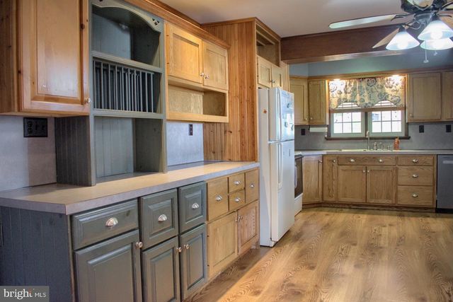1550 MULBERRY ST W, Coal Township, PA 17866