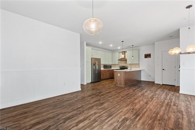 7922 Shore Dr Apt 200, Norfolk, VA 23518