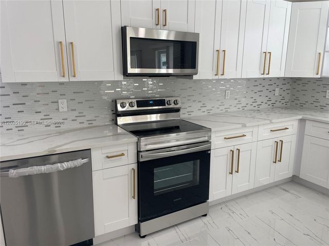 4241 Thomas Street, Hollywood, FL 33021