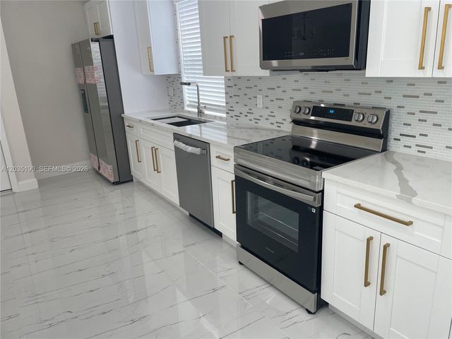 4241 Thomas Street, Hollywood, FL 33021