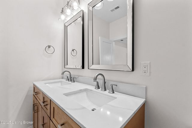 211 Alreva Rd, Louisville, KY 40216