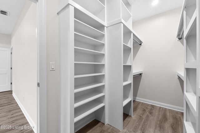 211 Alreva Rd, Louisville, KY 40216