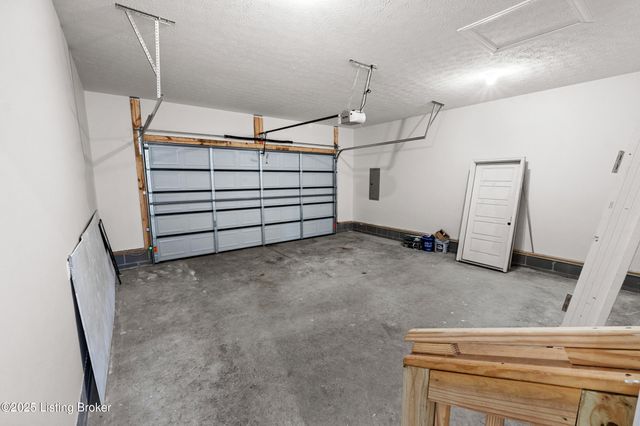 211 Alreva Rd, Louisville, KY 40216