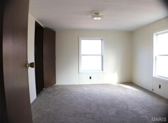 17 Deeker Lane, New Florence, MO 63363