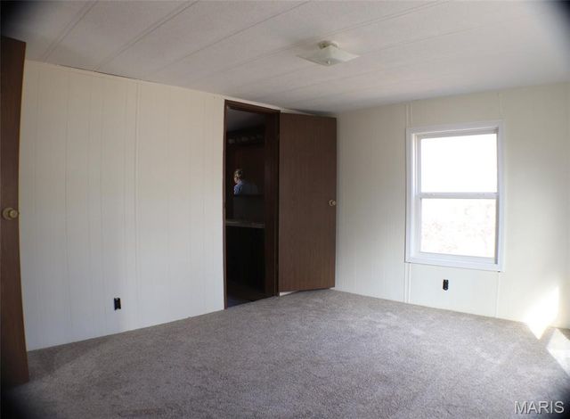 17 Deeker Lane, New Florence, MO 63363