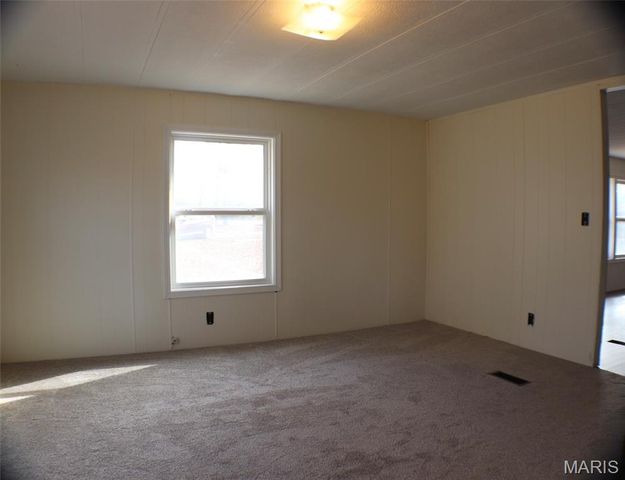 17 Deeker Lane, New Florence, MO 63363