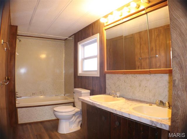 17 Deeker Lane, New Florence, MO 63363