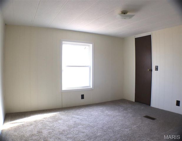 17 Deeker Lane, New Florence, MO 63363