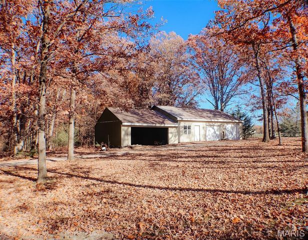 17 Deeker Lane, New Florence, MO 63363