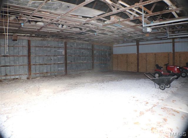 17 Deeker Lane, New Florence, MO 63363