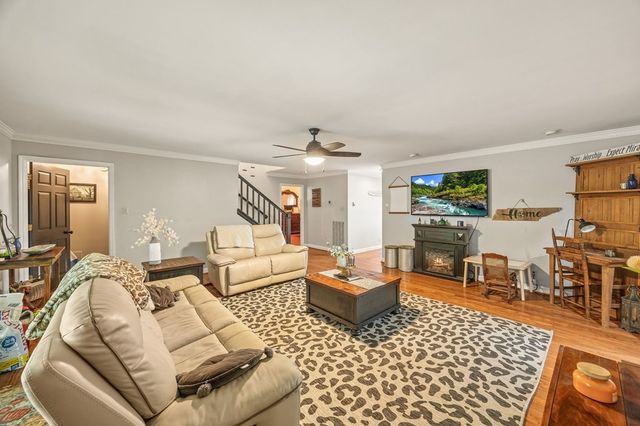 721 Valley Dr, Livingston, TN 38570