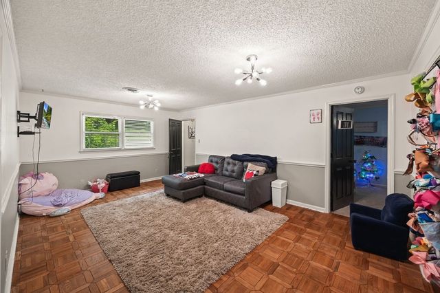 721 Valley Dr, Livingston, TN 38570