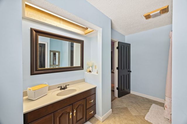 721 Valley Dr, Livingston, TN 38570