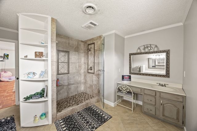 721 Valley Dr, Livingston, TN 38570