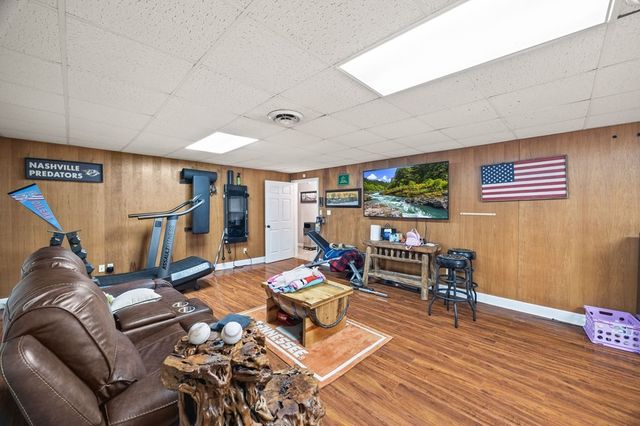 721 Valley Dr, Livingston, TN 38570