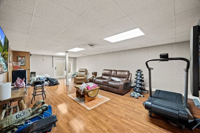 721 Valley Dr, Livingston, TN 38570