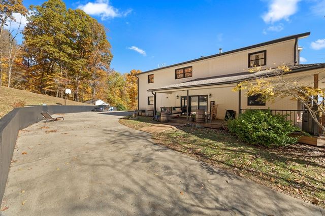 721 Valley Dr, Livingston, TN 38570