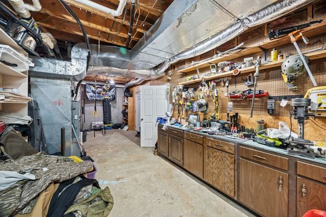 721 Valley Dr, Livingston, TN 38570