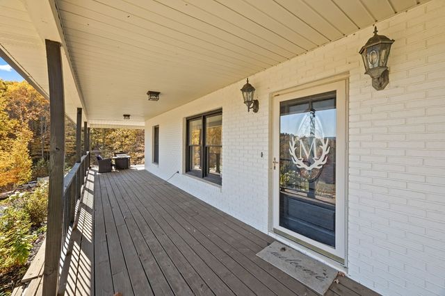 721 Valley Dr, Livingston, TN 38570