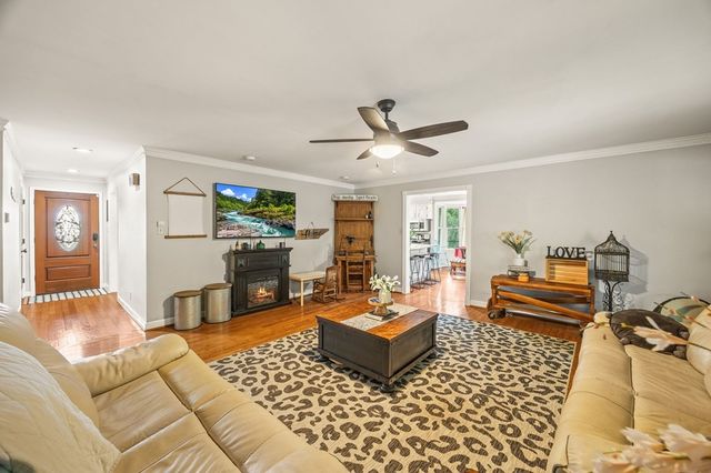 721 Valley Dr, Livingston, TN 38570