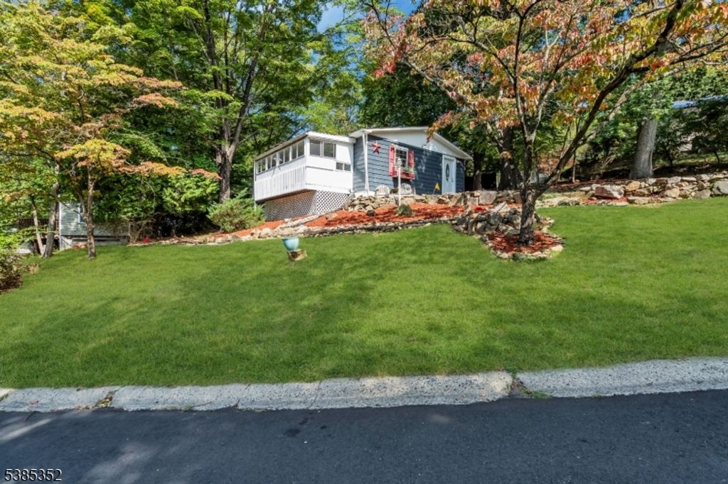 11 Northwood Dr, High Bridge Boro, NJ 08829