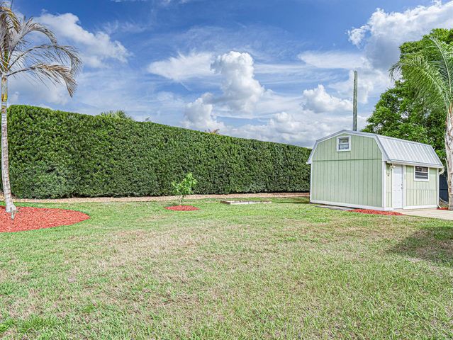573 Autumn Terrace, Sebastian, FL 32958