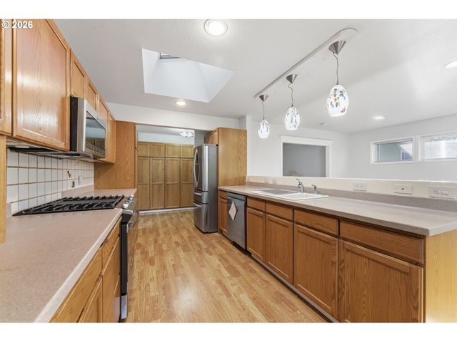13045 Sw CASTLEWOOD St, Beaverton, OR 97005