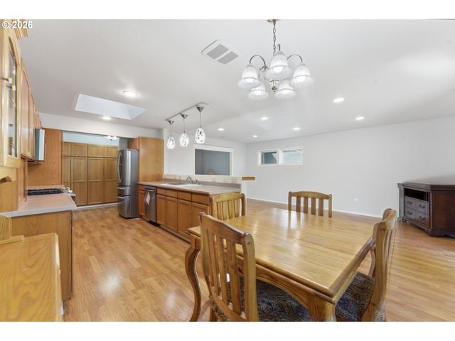 13045 Sw CASTLEWOOD St, Beaverton, OR 97005