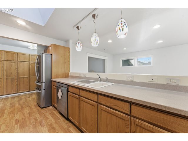 13045 Sw CASTLEWOOD St, Beaverton, OR 97005
