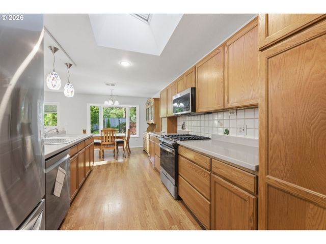 13045 Sw CASTLEWOOD St, Beaverton, OR 97005