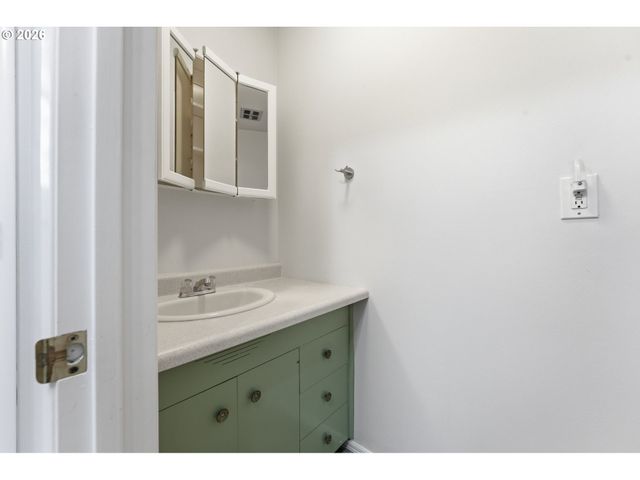 13045 Sw CASTLEWOOD St, Beaverton, OR 97005