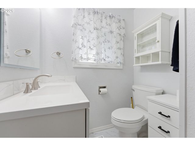 13045 Sw CASTLEWOOD St, Beaverton, OR 97005