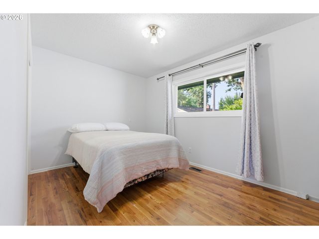 13045 Sw CASTLEWOOD St, Beaverton, OR 97005
