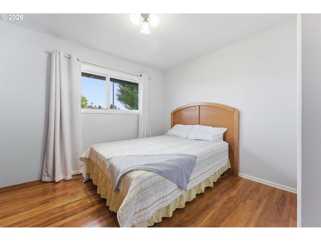 13045 Sw CASTLEWOOD St, Beaverton, OR 97005