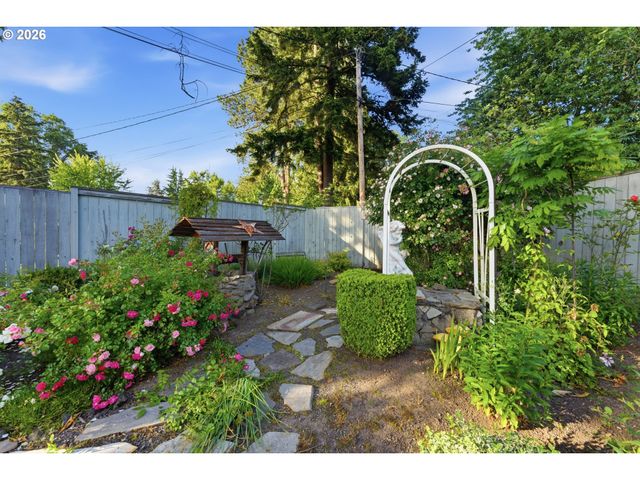13045 Sw CASTLEWOOD St, Beaverton, OR 97005