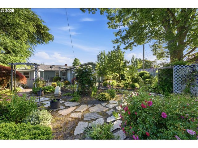 13045 Sw CASTLEWOOD St, Beaverton, OR 97005
