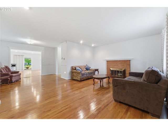 13045 Sw CASTLEWOOD St, Beaverton, OR 97005