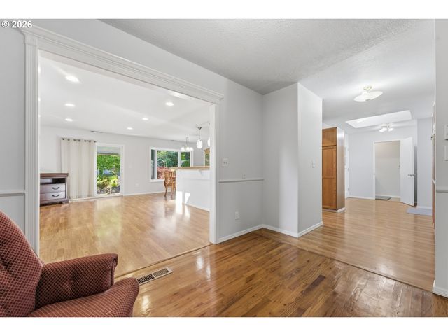 13045 Sw CASTLEWOOD St, Beaverton, OR 97005