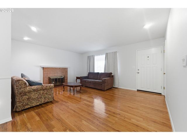 13045 Sw CASTLEWOOD St, Beaverton, OR 97005